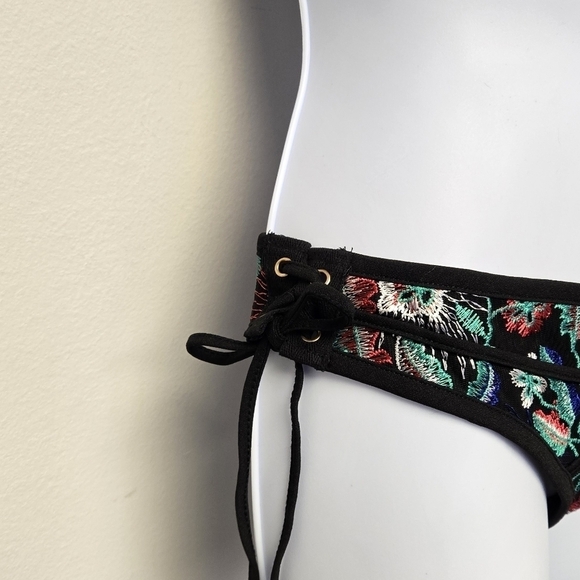 WOW Couture Floral Embroidered 2 piece bikini set Black M - Picture 10 of 14